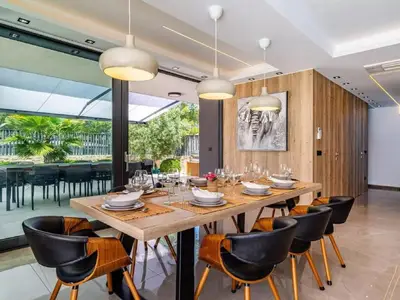 DiningRoom