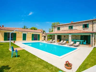 Villa für 10 Personen (250 m²) in Radetići 1/10