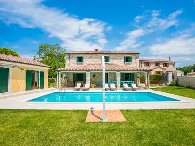 Villa für 10 Personen (250 m²) in Radetići 2/10