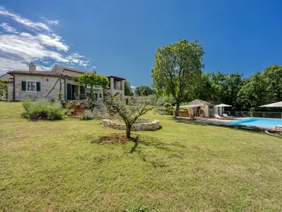 Villa für 8 Personen (260 m²) in Radetići 1/10
