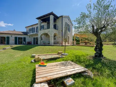 Villa für 8 Personen (260 m²) in Radetići 7/10