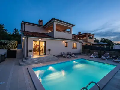 Villa für 6 Personen (151 m²) in Radmani 5/10