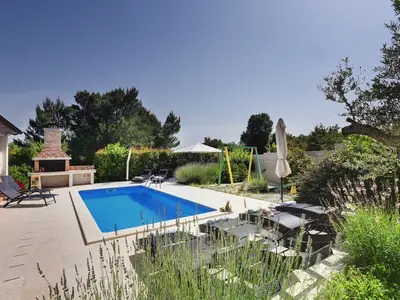 PoolOfHouse