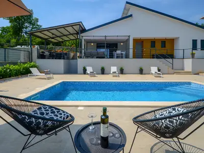 Villa für 8 Personen (150 m²) in Rakalj 1/10