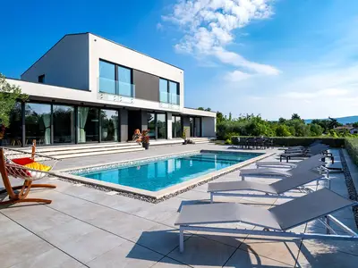 Villa für 8 Personen (360 m²) in Rakalj 1/10