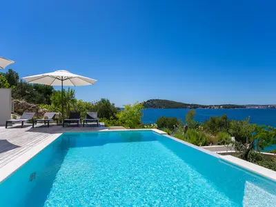 Perfectly designed villa located on the coast of Ražanj bay
