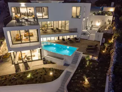 Perfekt gestaltete Villa an der Küste der Bucht Ražanj