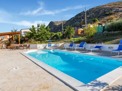 PoolOfHouse