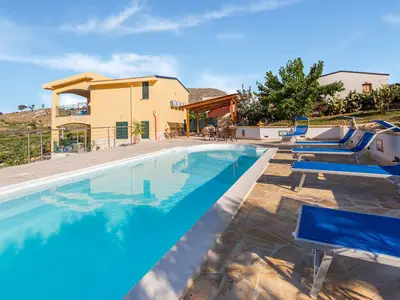 PoolOfHouse