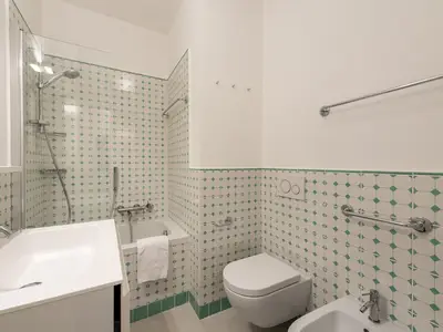 Badezimmer mit Dusche