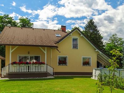 Haus und Außenplanschbecken