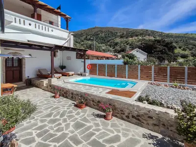 PoolOfHouse