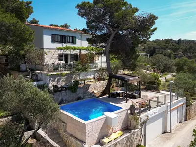 Villa für 9 Personen (120 m²) in Rogač 1/10