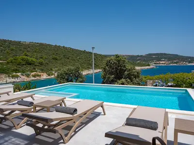 Strandvilla Larisa mit Whirlpool, Medienraum, 4 Schlafzimmern