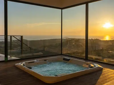 Selbst die anspruchsvollsten Besucher werden vom Anblick der Sonnenuntergänge, der von jedem Winkel des Anwesens aus möglich ist, begeistert sein.