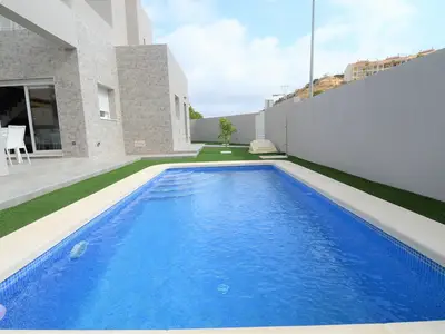 PoolOfHouse