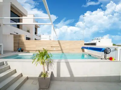 PoolOfHouse