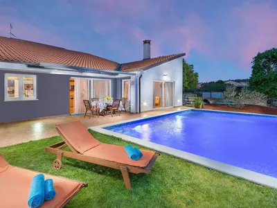Villa für 8 Personen (230 m²) in Rovinjsko Selo 1/10