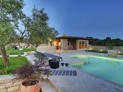 PoolOfHouse