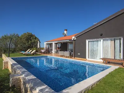 PoolOfHouse