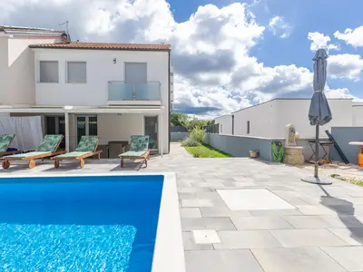 Villa für 8 Personen (137 m²) in Rovinjsko Selo 1/10