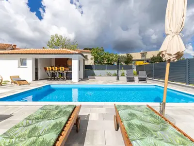 Villa für 8 Personen (137 m²) in Rovinjsko Selo 1/10