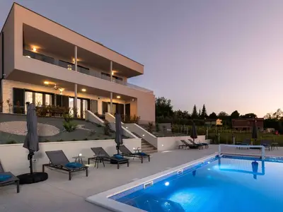 Villa für 10 Personen (255 m²) in Ružici 1/10