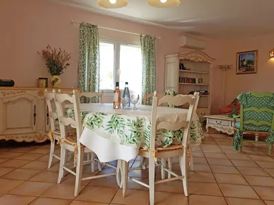 DiningRoom