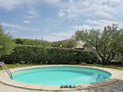 PoolOfHouse
