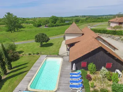 PoolOfHouse