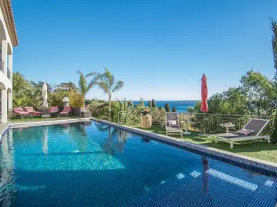 Pool des Ferienhauses