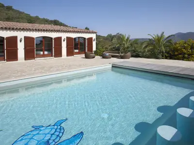 PoolOfHouse