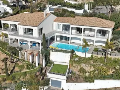 Außenseite Ferienhaus [Sommer]