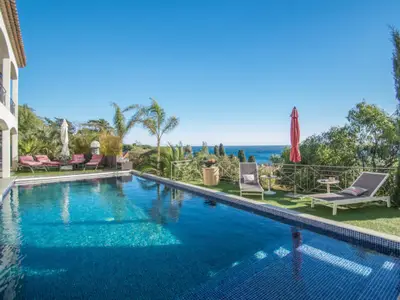 Pool des Ferienhauses