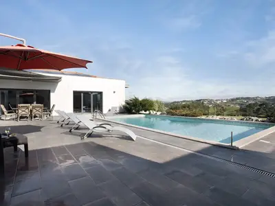 PoolOfHouse