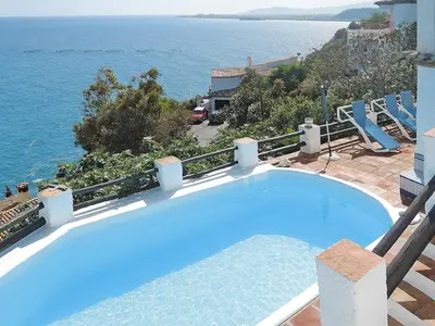 PoolOfHouse