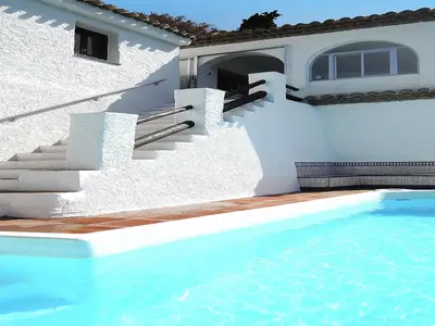 PoolOfHouse