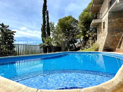 PoolOfHouse