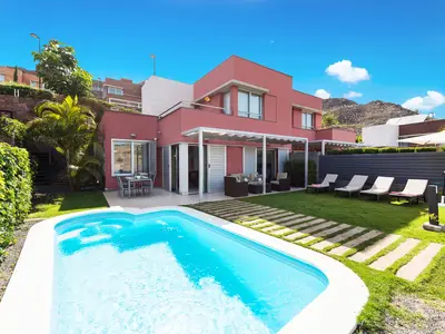 PoolOfHouse