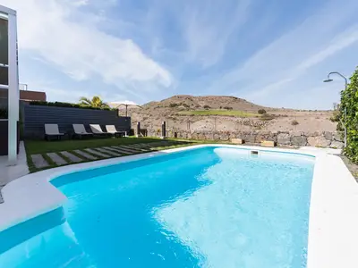 PoolOfHouse