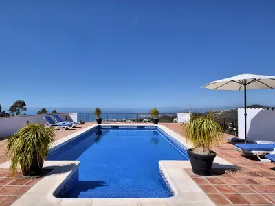 PoolOfHouse