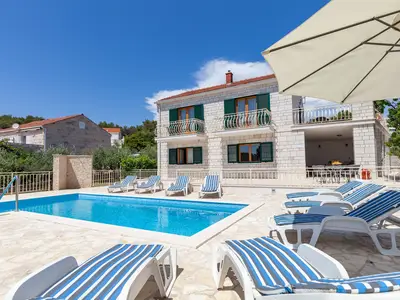 PoolOfHouse