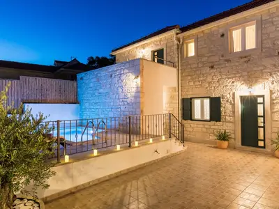 Villa für 8 Personen (121 m²) in Selca 1/10