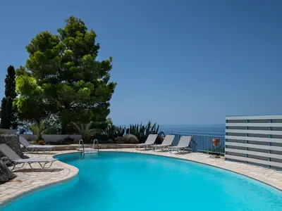 PoolOfHouse
