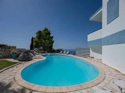 PoolOfHouse