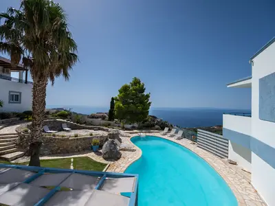 PoolOfHouse