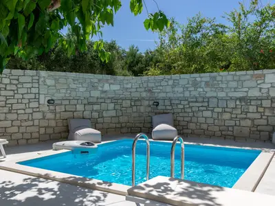 PoolOfHouse