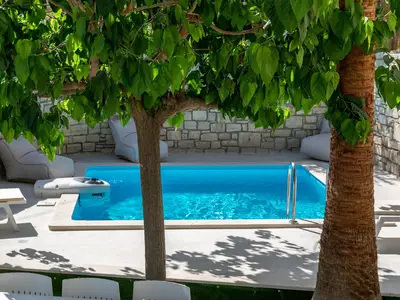 PoolOfHouse