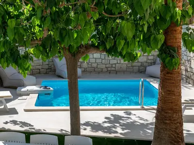 PoolOfHouse