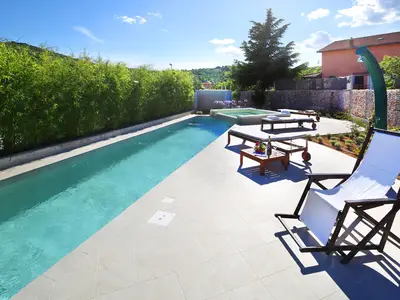 PoolOfHouse